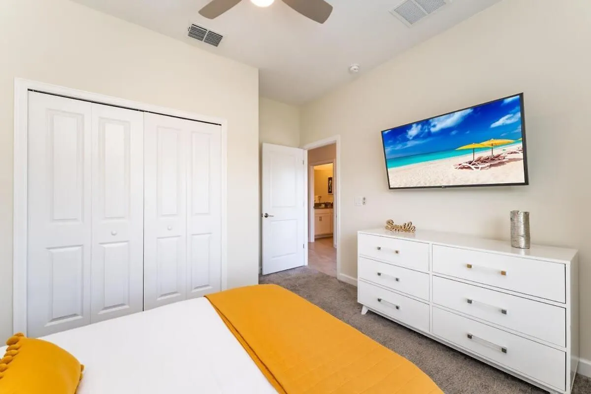 Hébergement de vacances Awesome 5 Bedroom Townhome With Pool By *