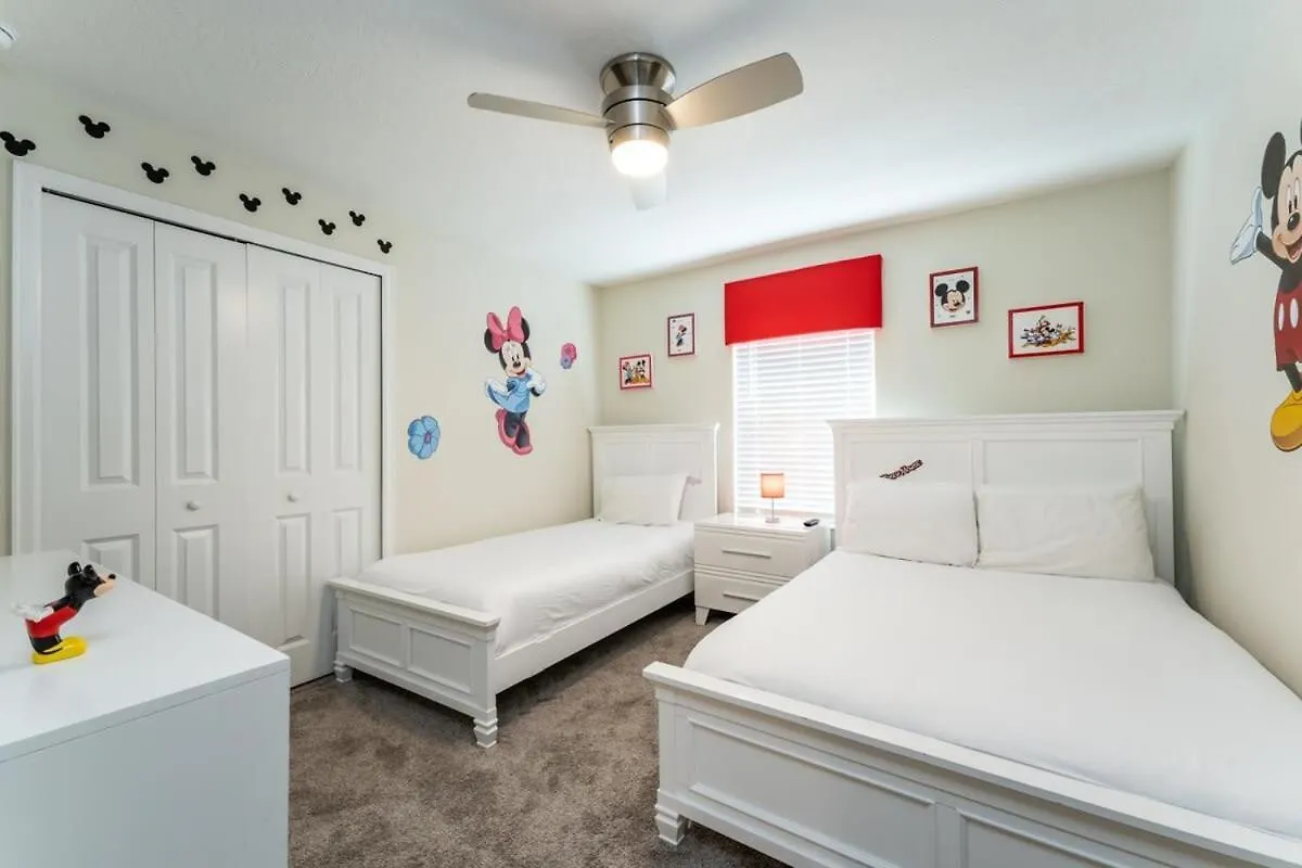 Awesome 5 Bedroom Townhome With Pool By Kissimmee