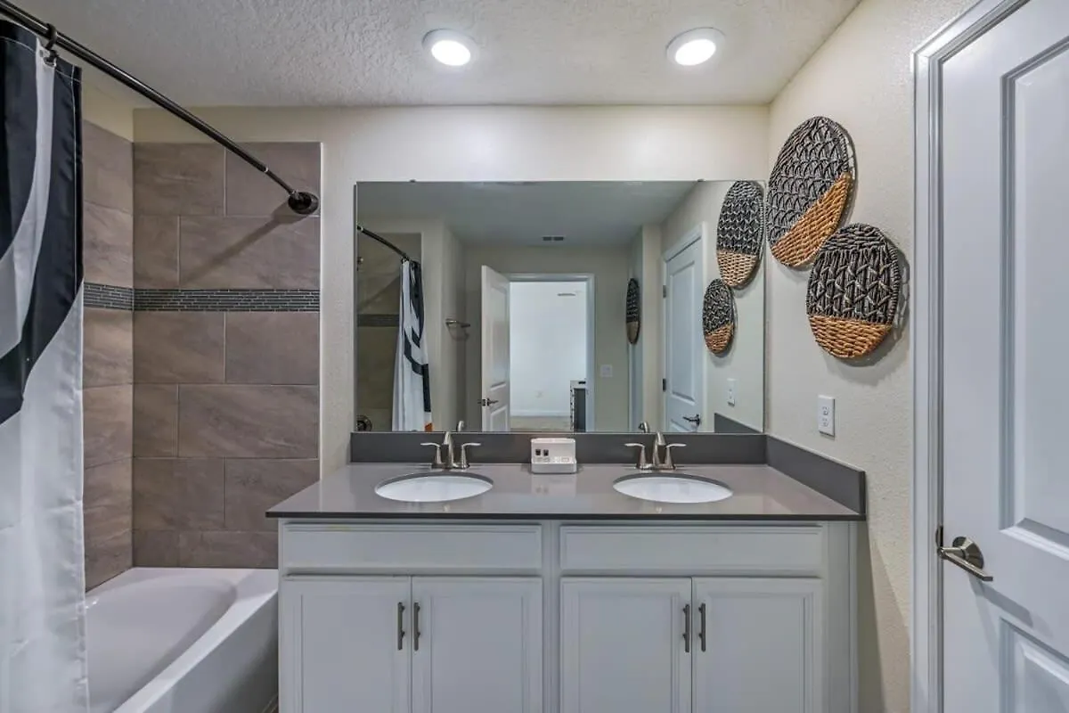 Relax In Style At Spacious 4-bedroom Ferienhaus *
