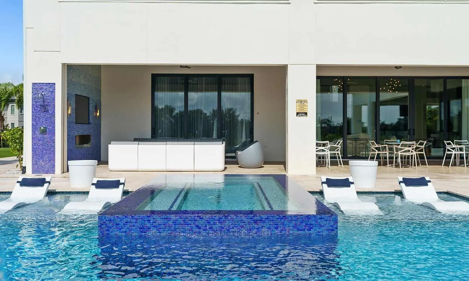 Luxurious 9 Bdrm Estate With Golf Simulator And Entertainment Loft At Reunion קיסימי