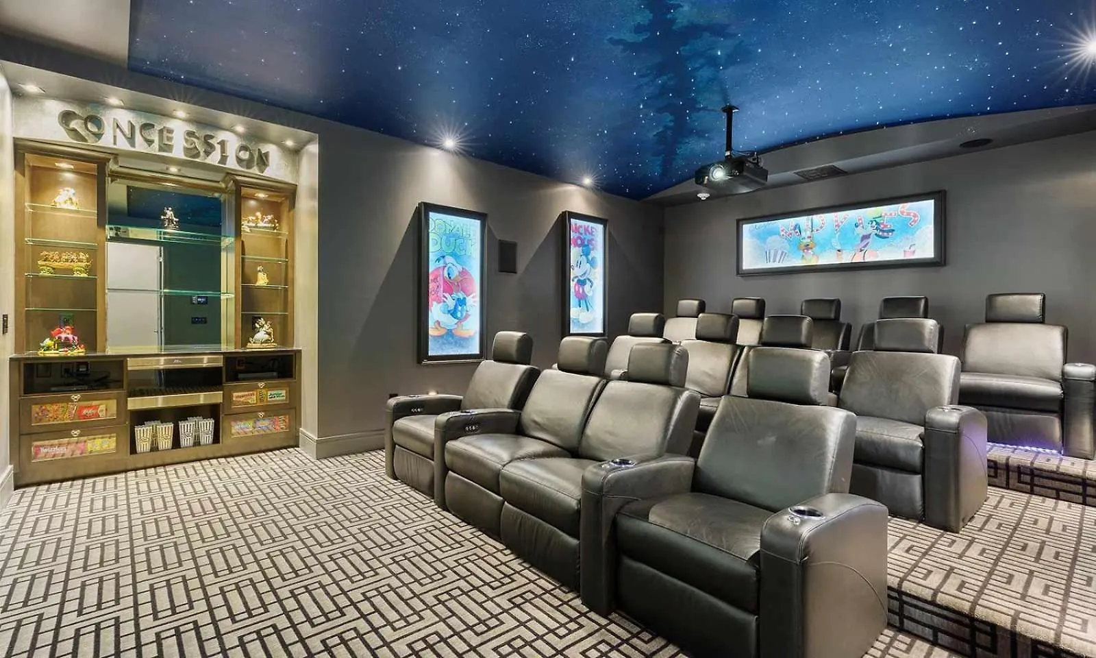 בית נופש Luxurious 9 Bdrm Estate With Golf Simulator And Entertainment Loft At Reunion קיסימי