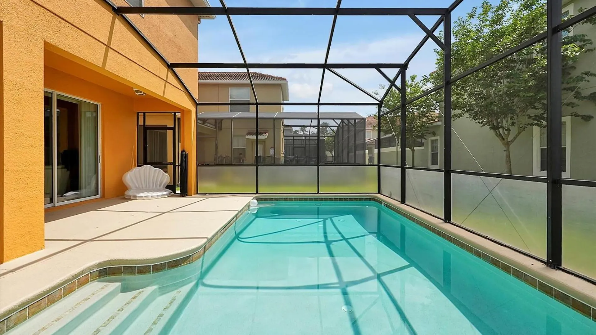 6bd Elegant Retreat With Pool & Games Semesterbostad