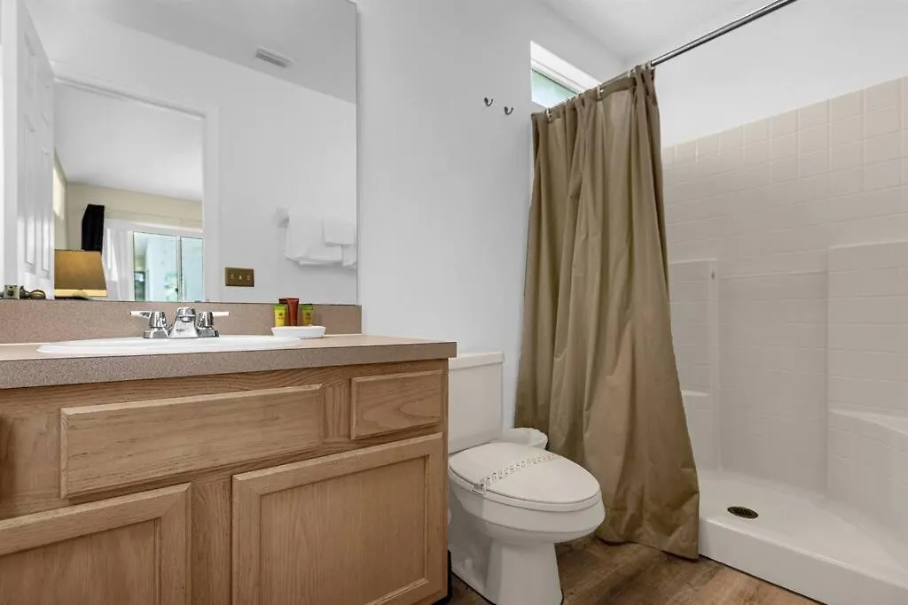 1061 Berkley 4 Bed With Pool Holiday home