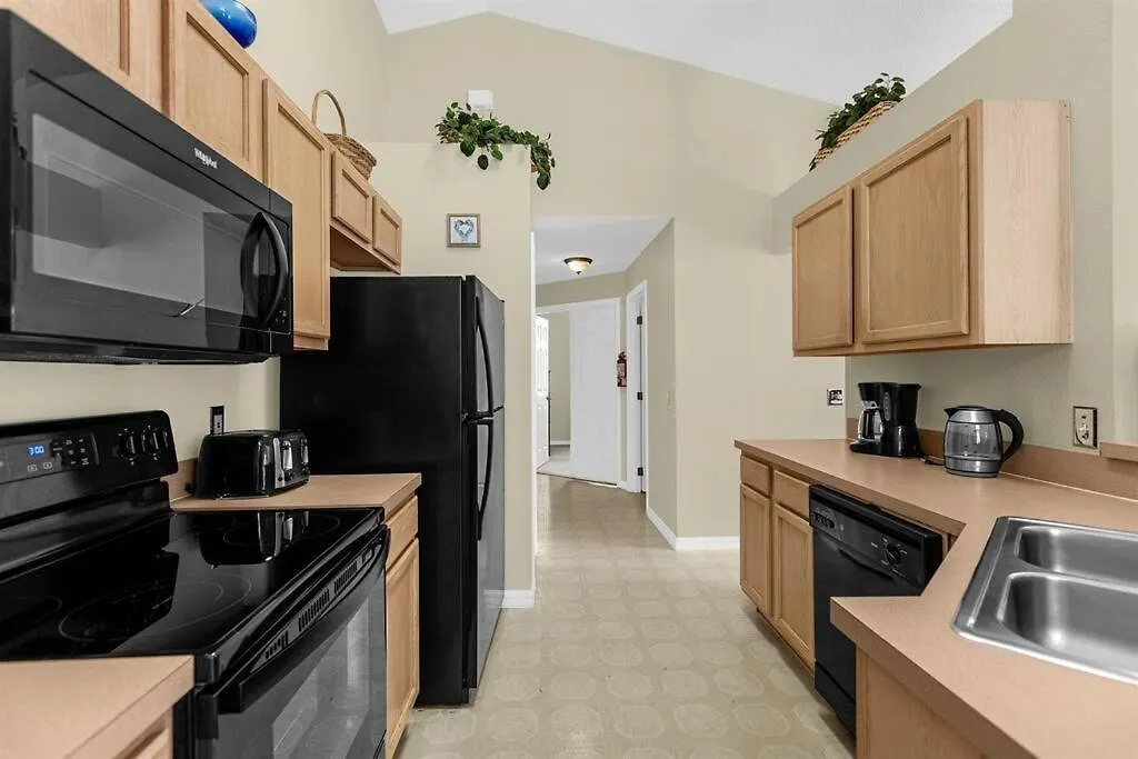 1061 Berkley 4 Bed With Pool