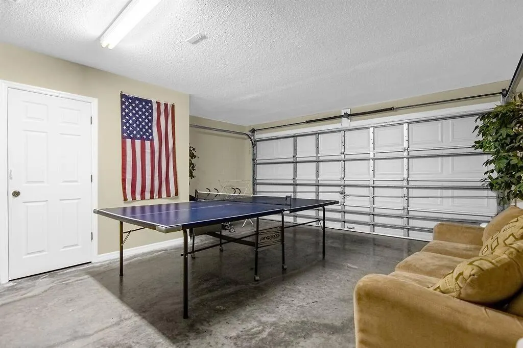 1061 Berkley 4 Bed With Pool