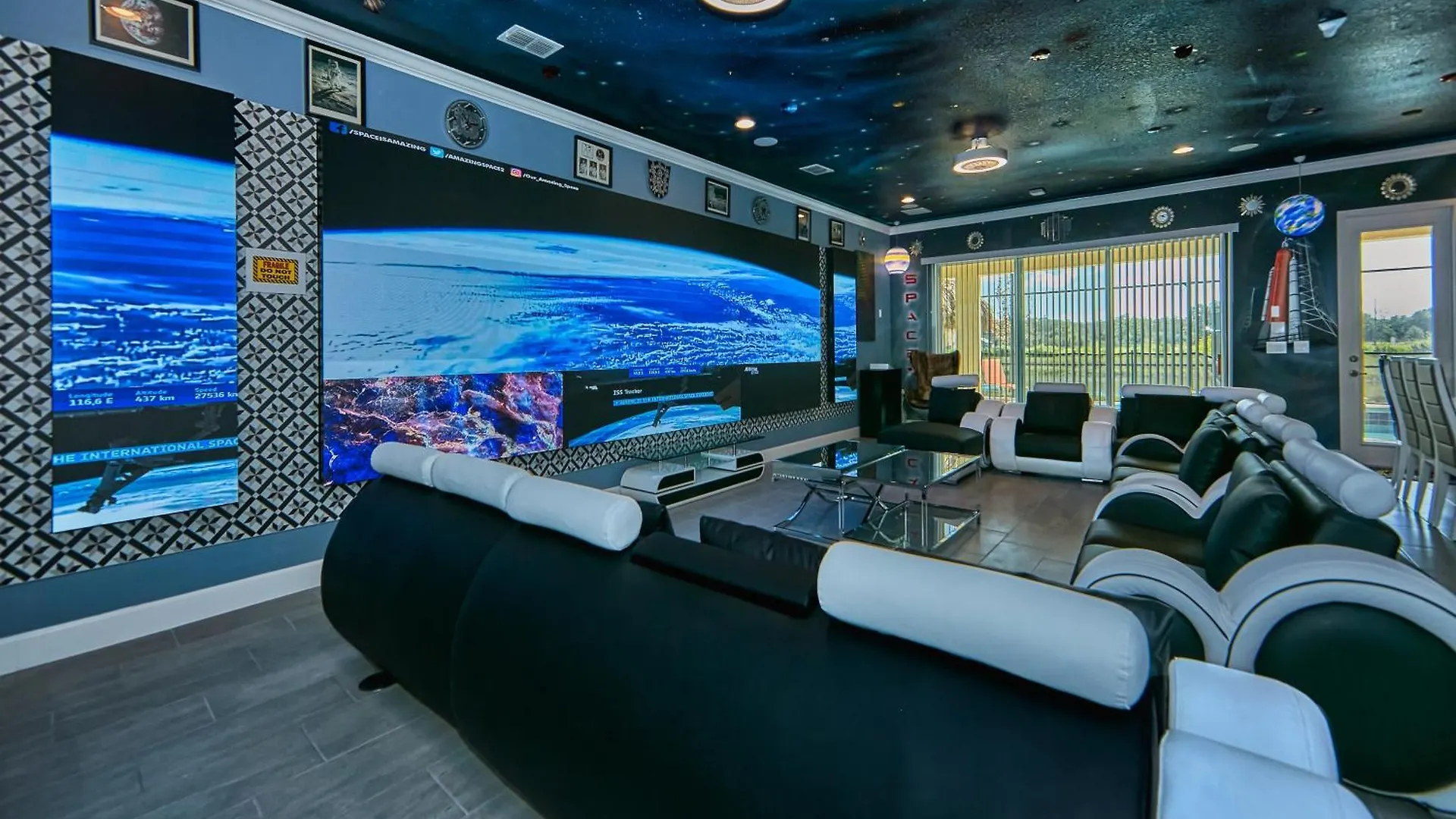 Remarkable With Cinemas, Pool, Spa, Games Room, And Kissimmee