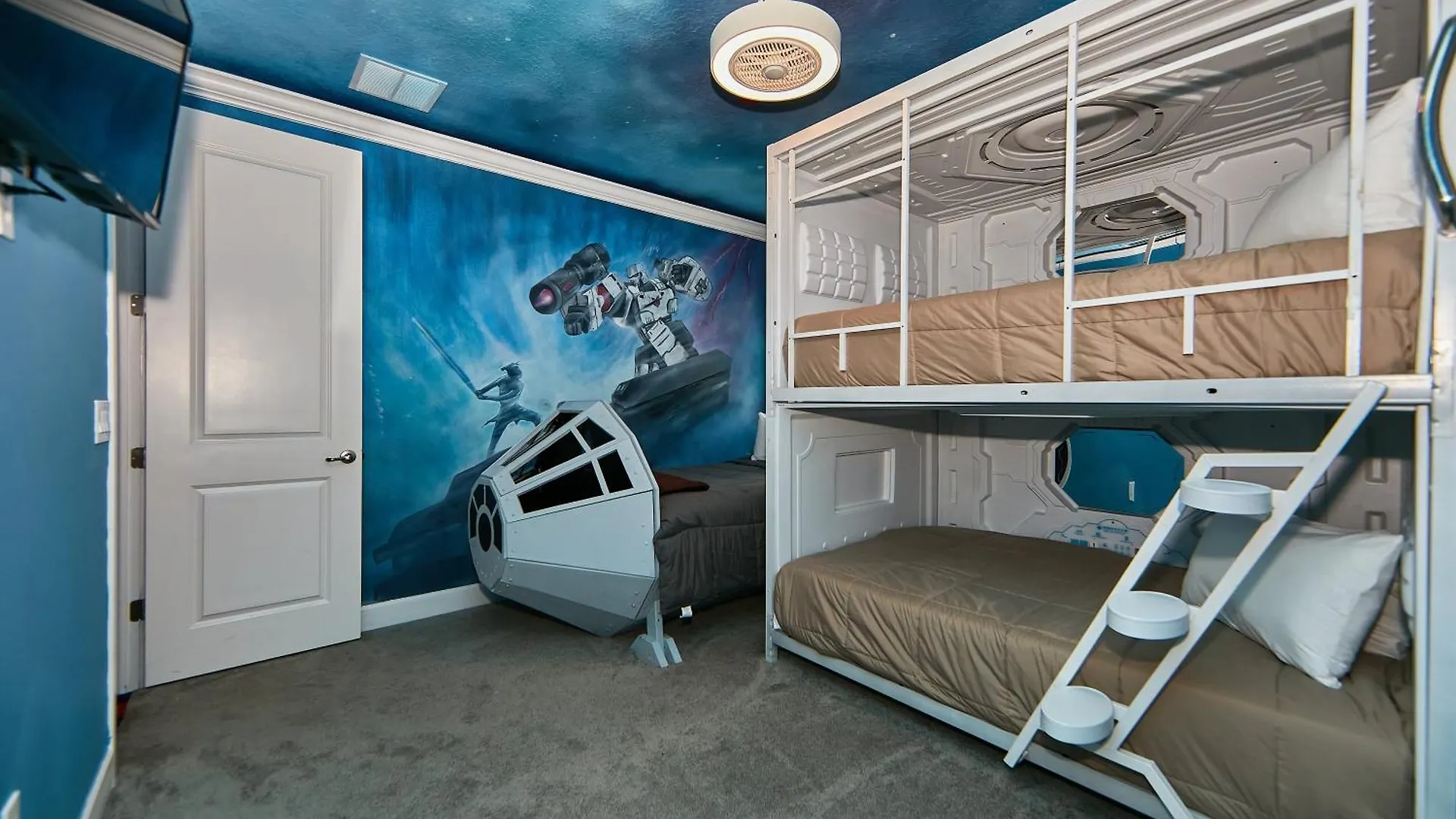 Remarkable With Cinemas, Pool, Spa, Games Room, And Kissimmee