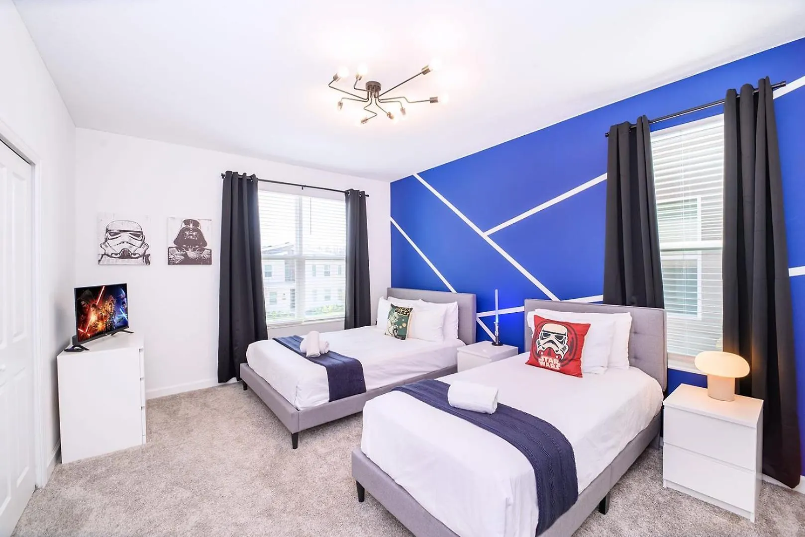 Bright & Airy 5br With Pool 度假居