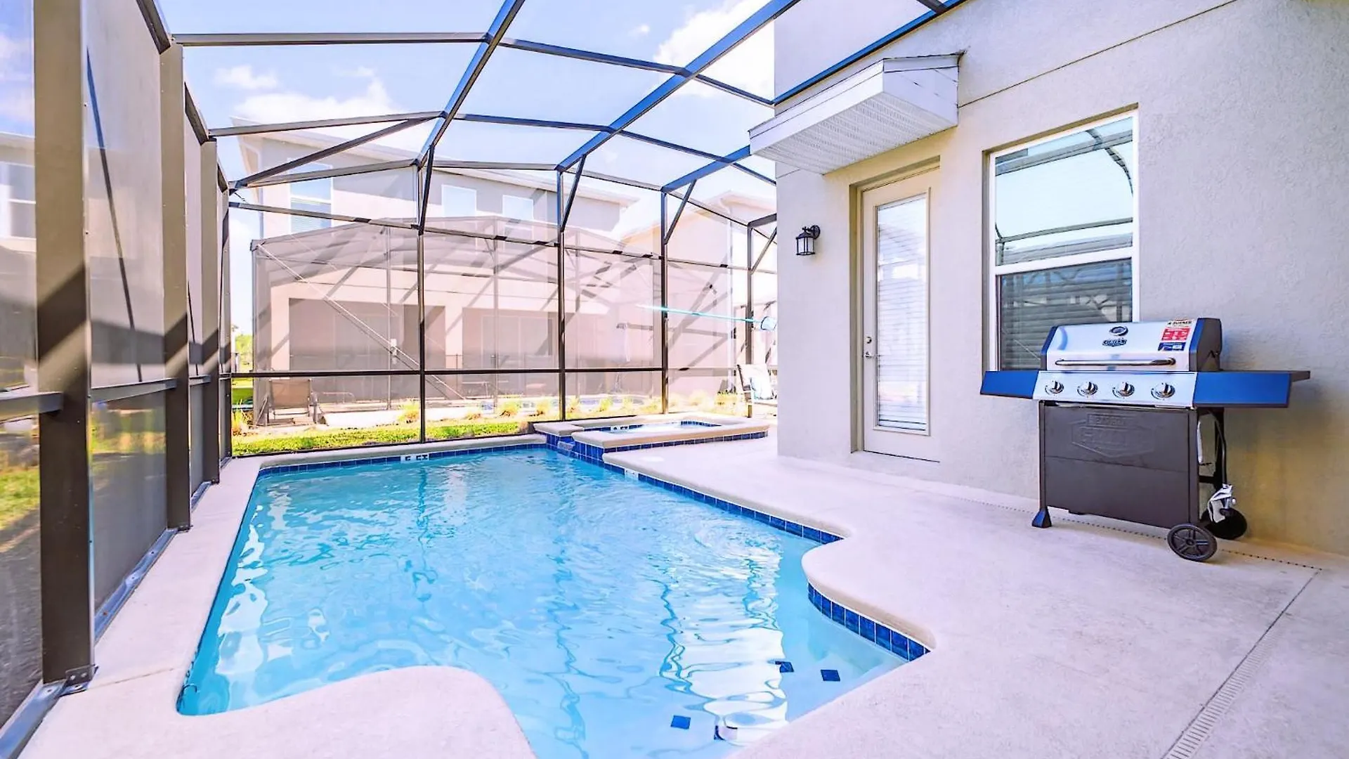Bright & Airy 5br With Pool 度假居