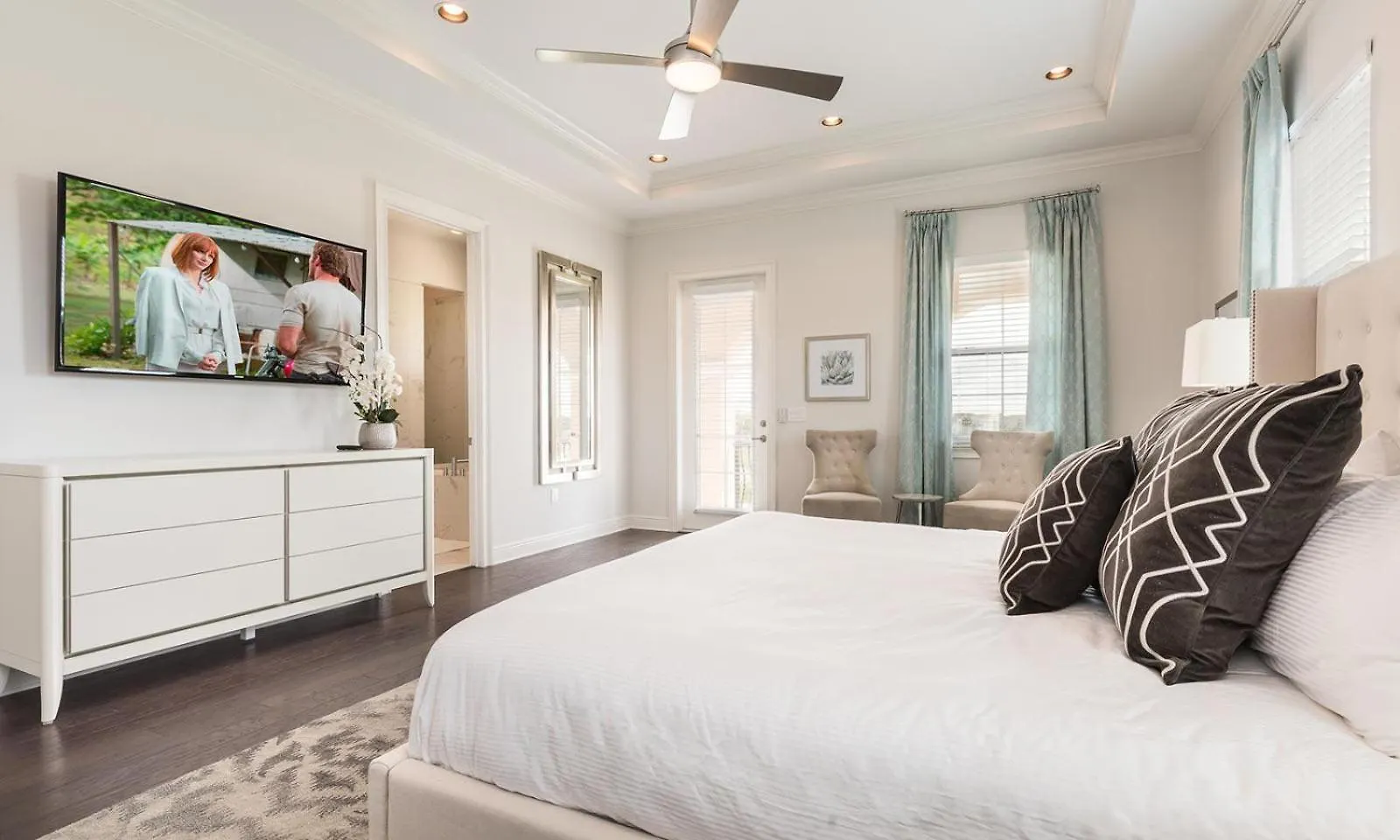 Charming 6 Bdrm With Water Views At Reunion Kissimmee