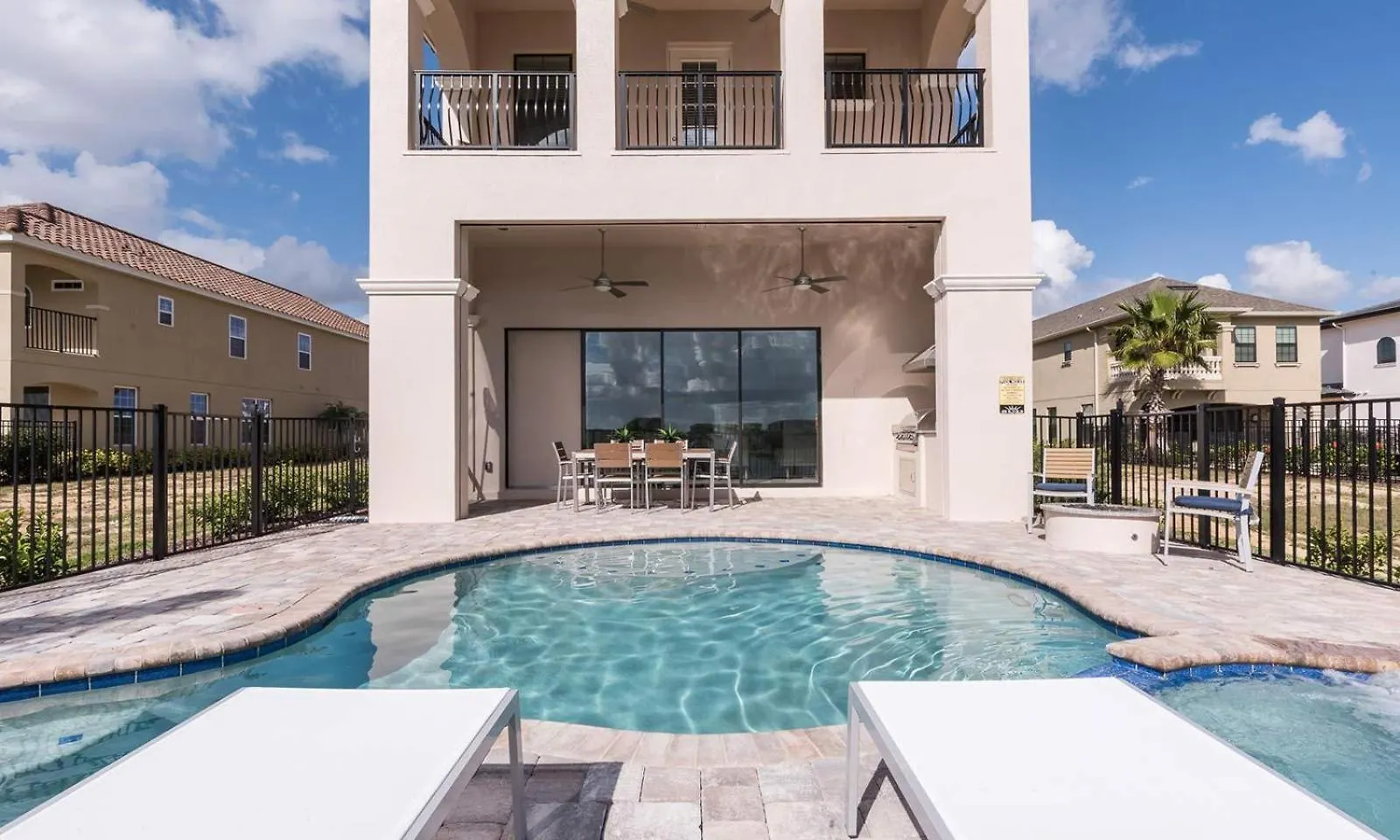 Nyaraló Charming 6 Bdrm With Water Views At Reunion *