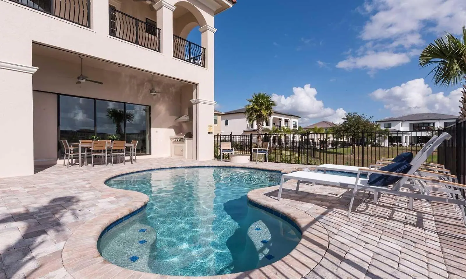 Nyaraló Charming 6 Bdrm With Water Views At Reunion