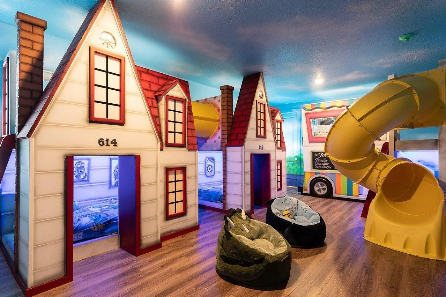 W451j - Glamorous Getaway With Themed Bedrooms At Reunion