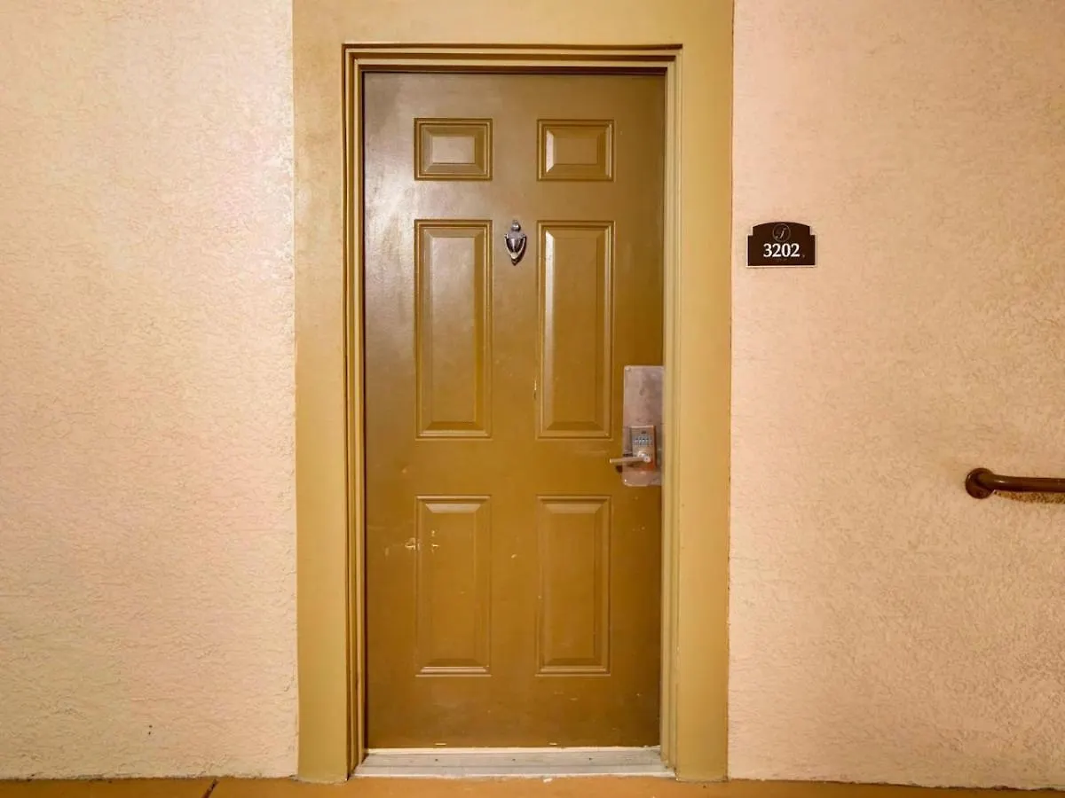 Fun Vacation - Gated Apartment *