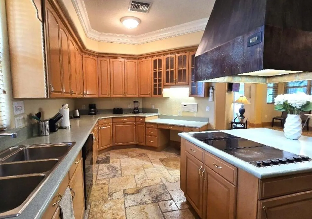Stars Manor-disney-universal-pool-22people Вилла