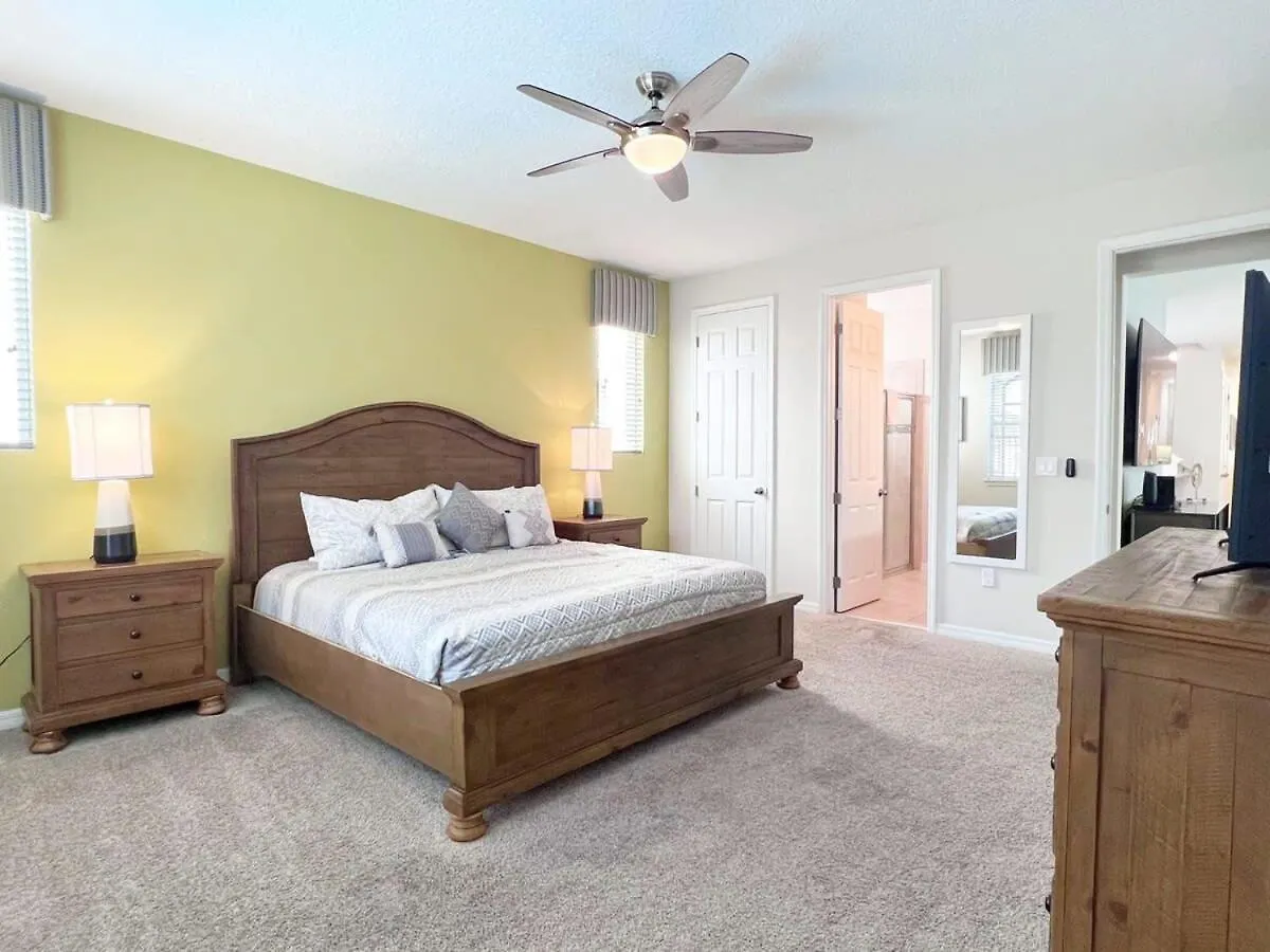 Beautiful Family Pool With And Game Room-9007pc *