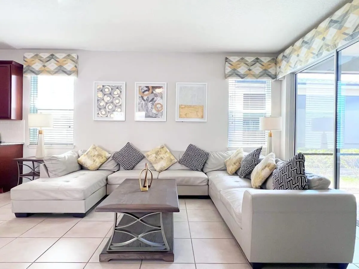 Beautiful Family Pool With And Game Room-9007pc *