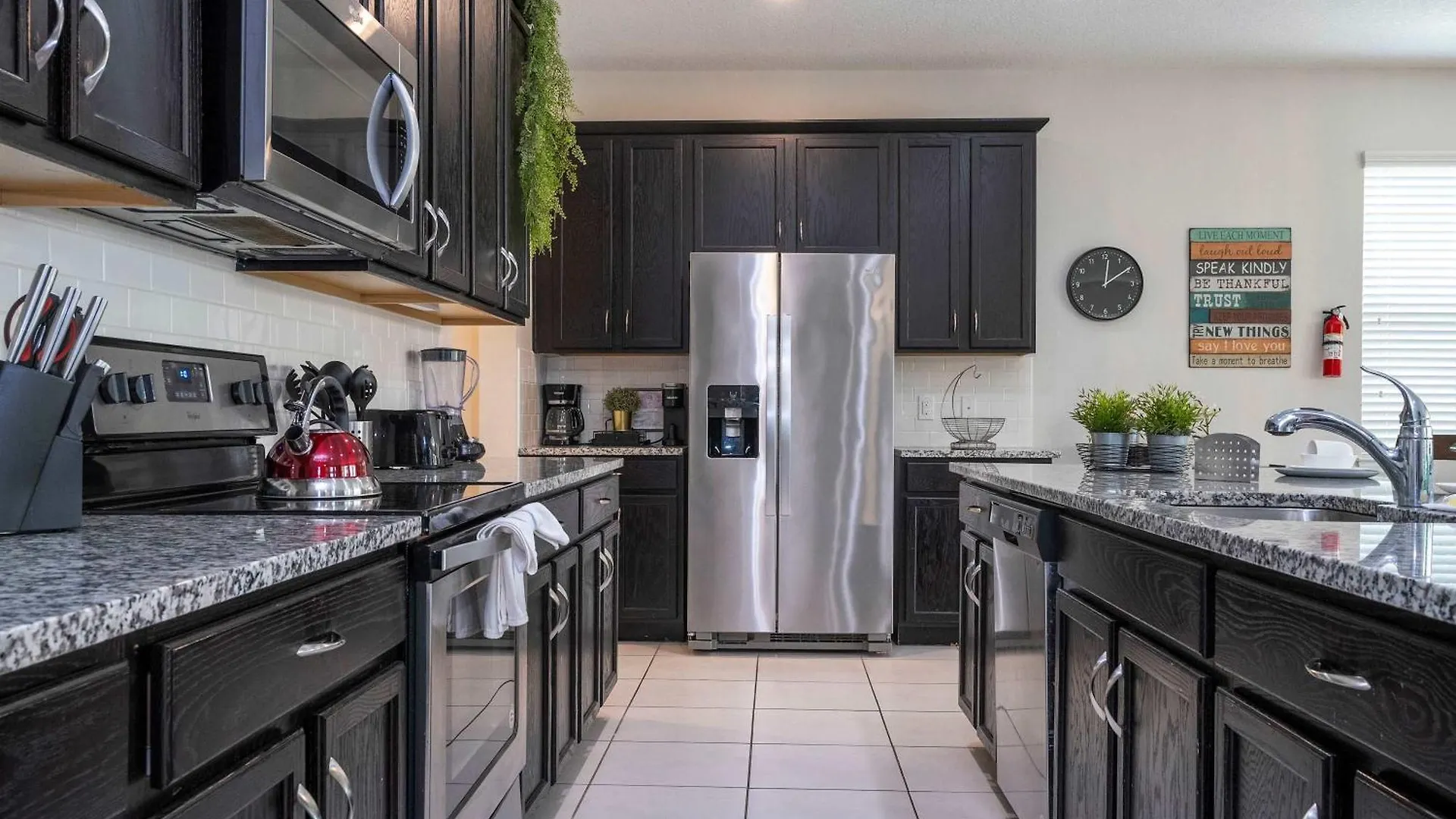 Beautiful 5 Bed In Solara With Private Pool *