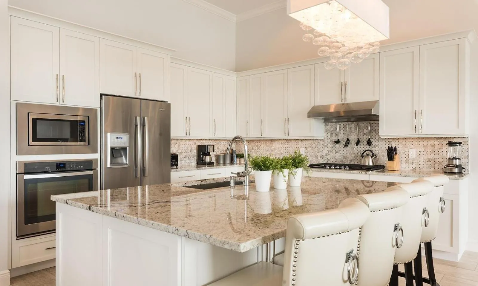 Charming 6 Bdrm With Water Views At Reunion Nyaraló Kissimmee