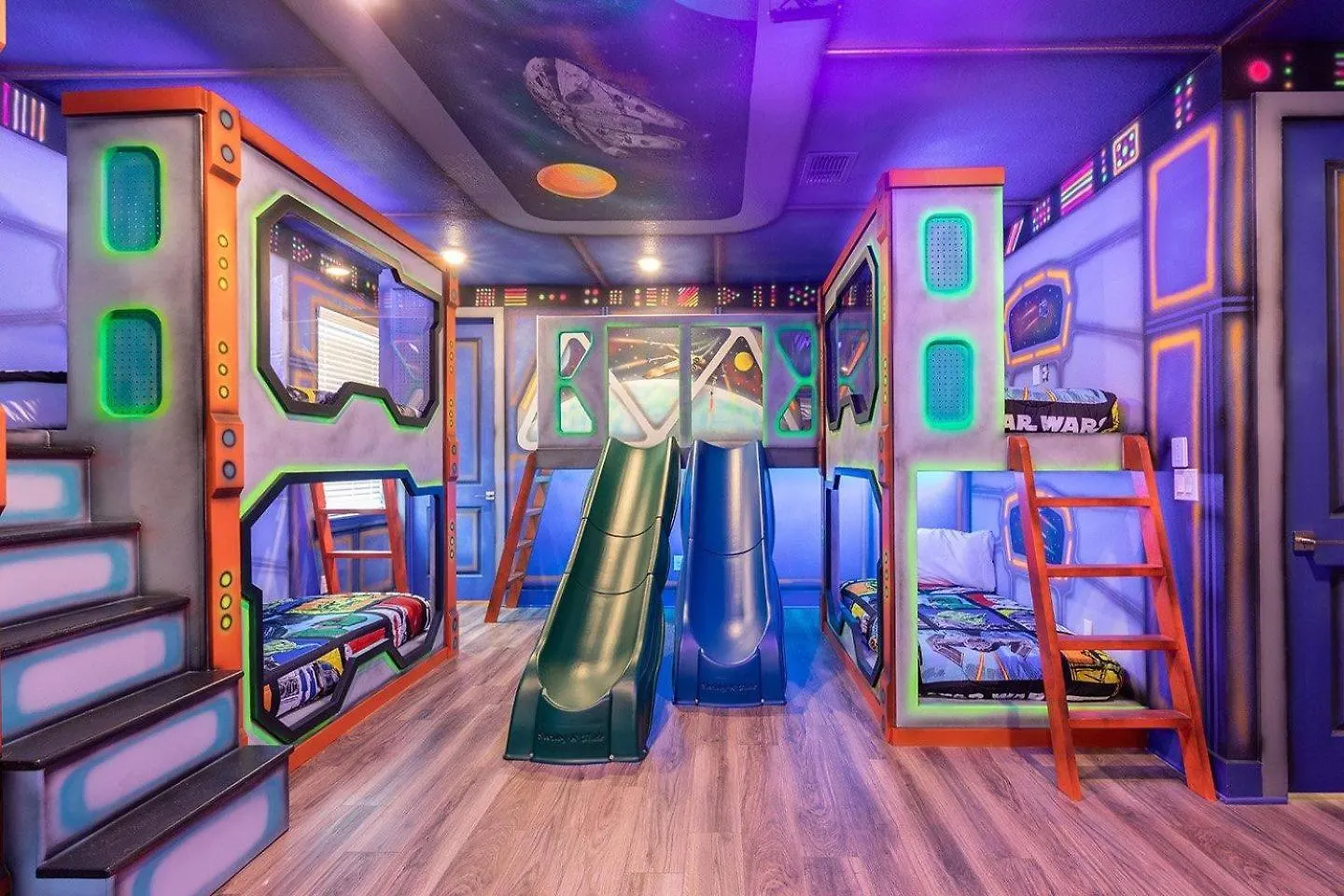 W451j - Glamorous Getaway With Themed Bedrooms At Reunion