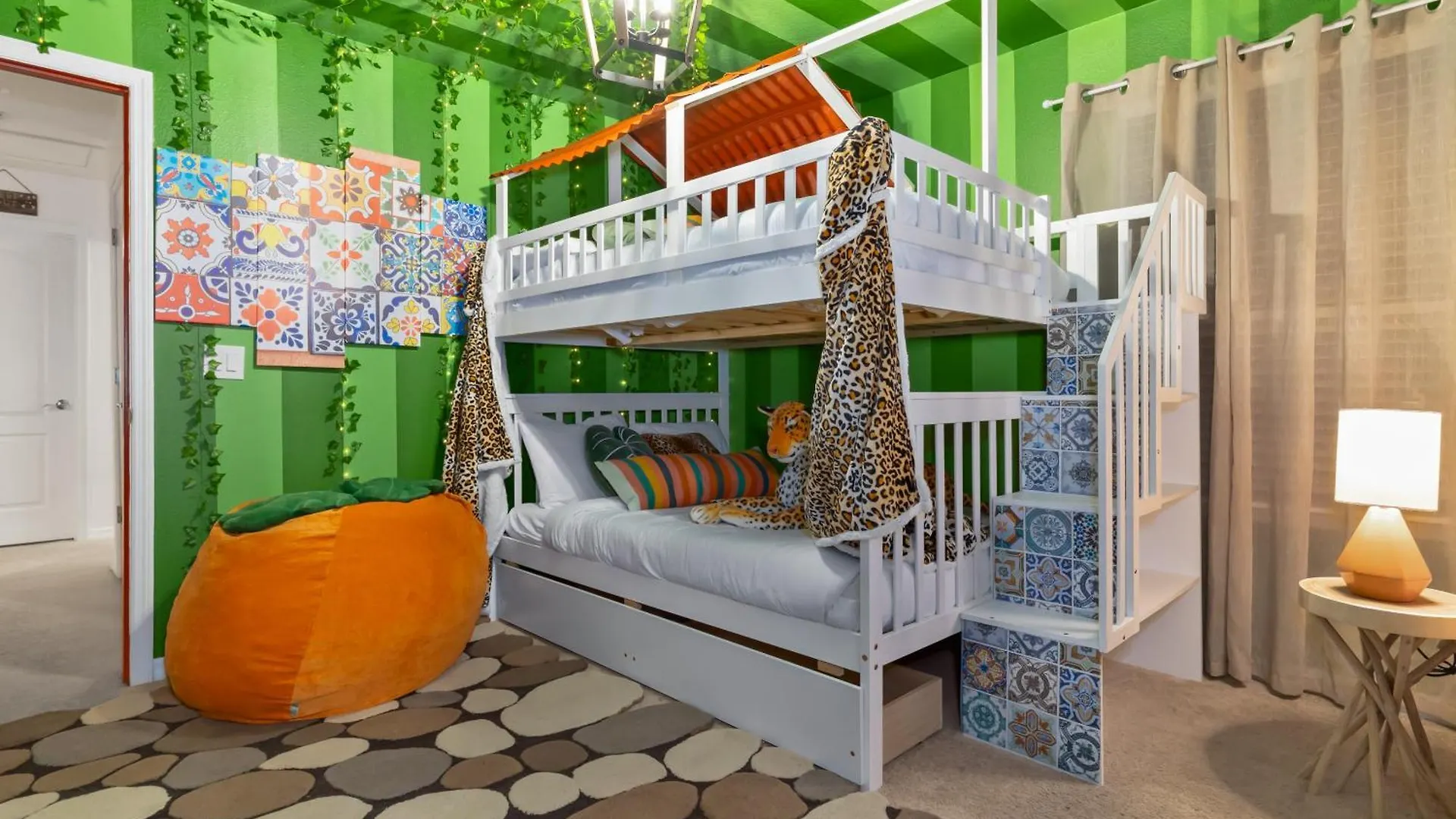 Incredible Themes, Private Pool, Hot Tub, Access! Kissimmee