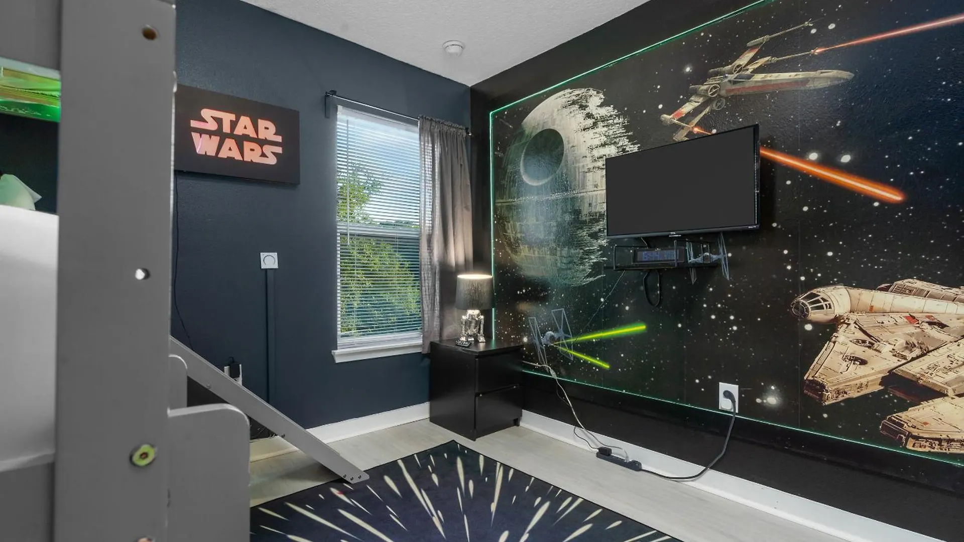 Star Wars And Frozen, Pool, 10 Min To *