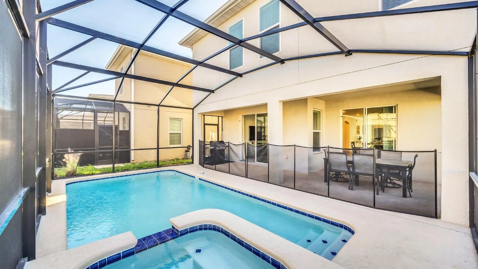 Spotless 6 Bedroom - Storey - Hot Tub - Free Water Park - 15 Mins To