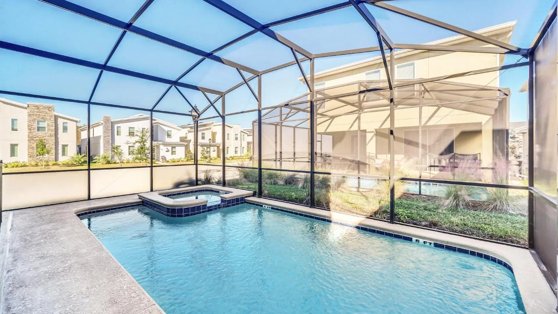 Spotless 6 Bedroom - Storey - Hot Tub - Free Water Park - 15 Mins To *