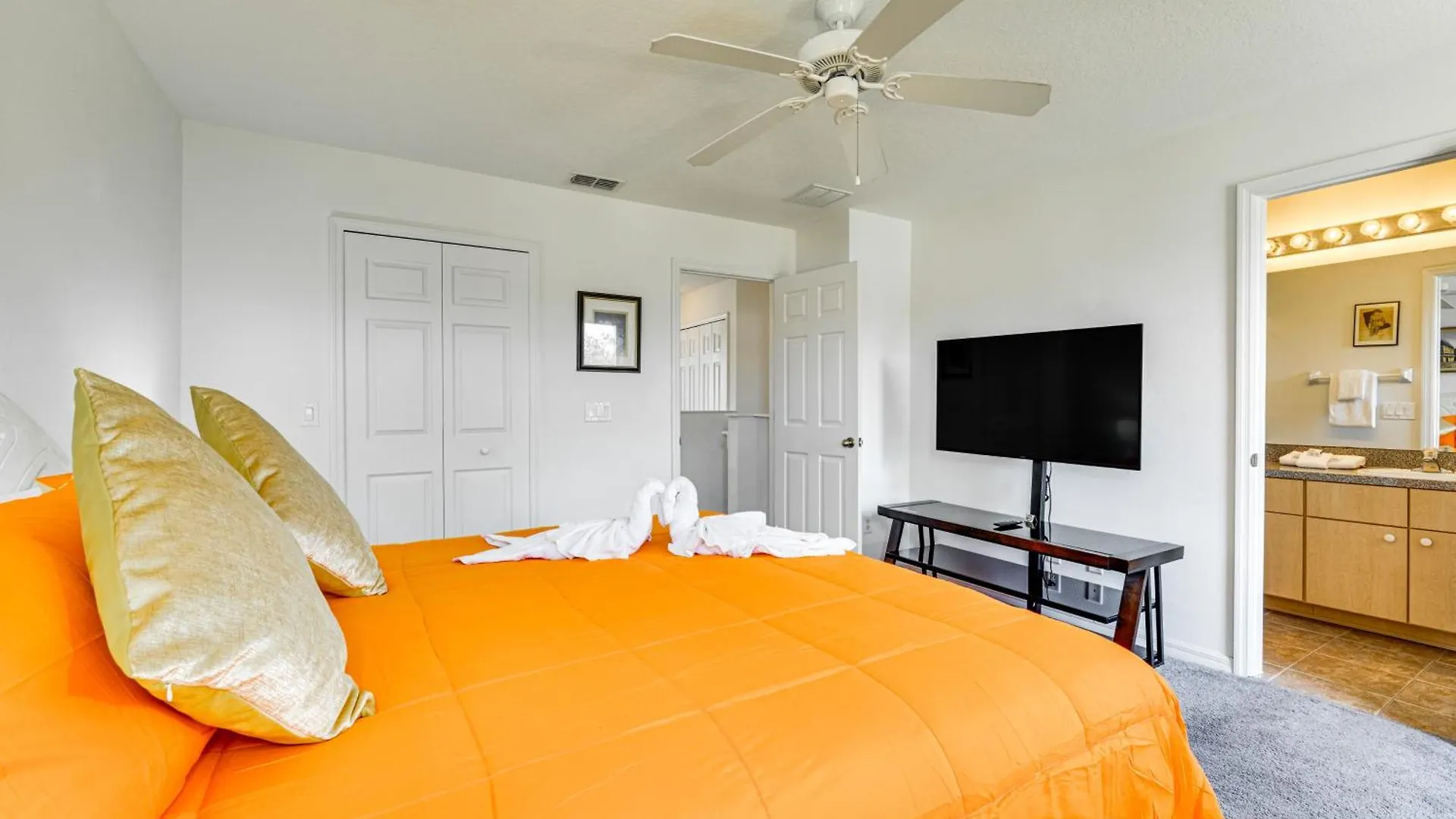 Townhome With Lanai And Pool Access About 10 Mi To Disney! *