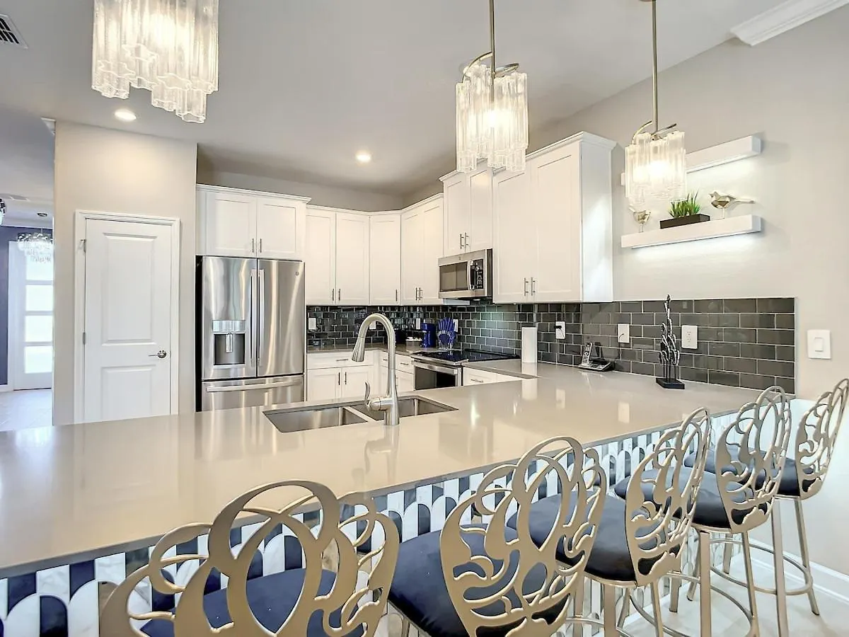 Magical Mansion - 15 Min To - Storey Villa