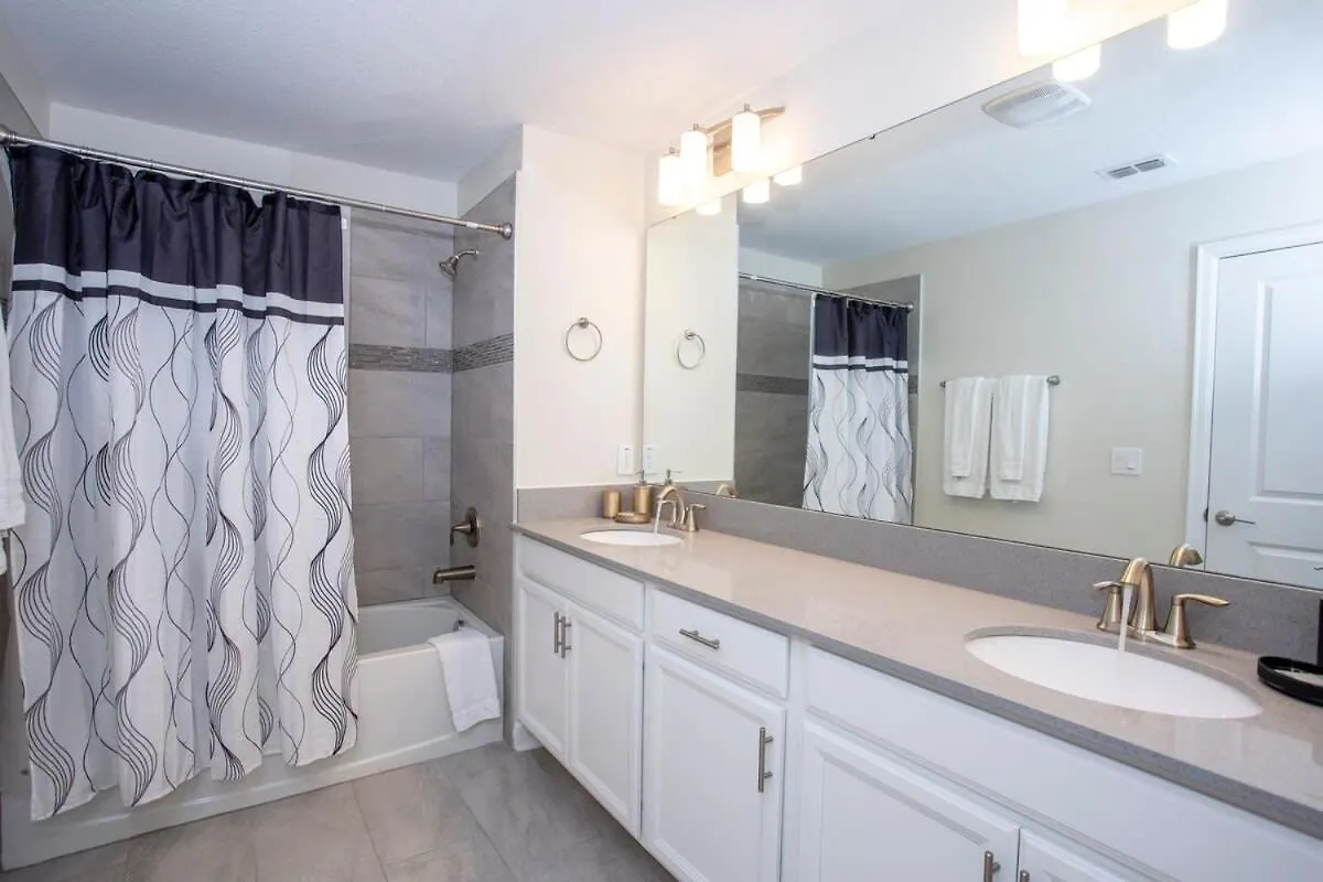 Stunning 5 Bd W/ Pool Close To 4822