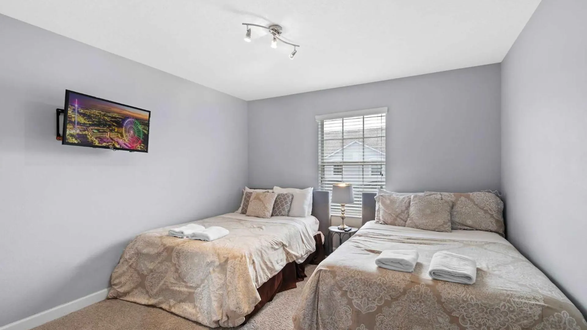 Spacious 4br Townhome With Pool At Storey Сasa de vacaciones Kissimmee