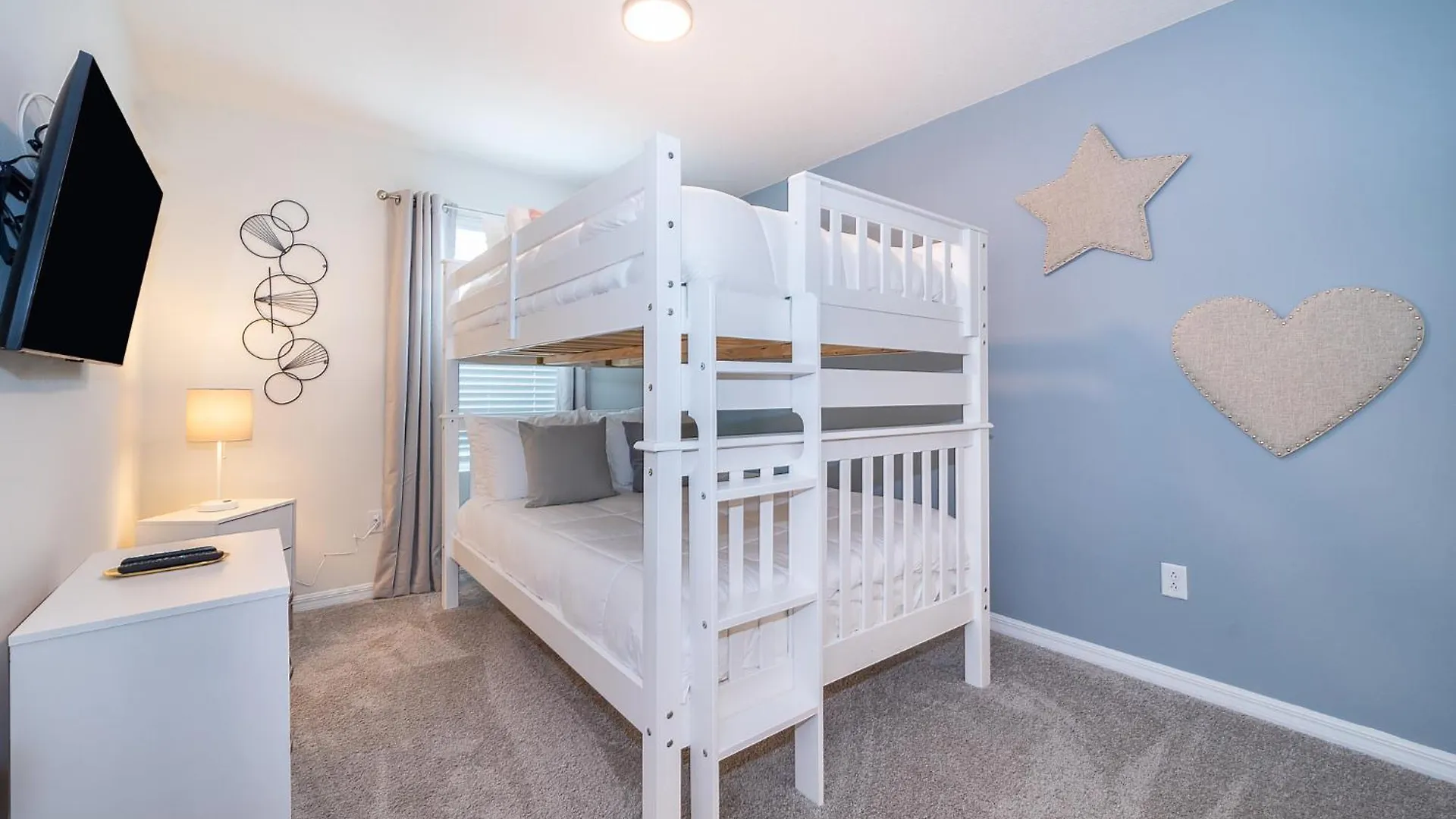 Luxury 18 Minutes Away From Disney!