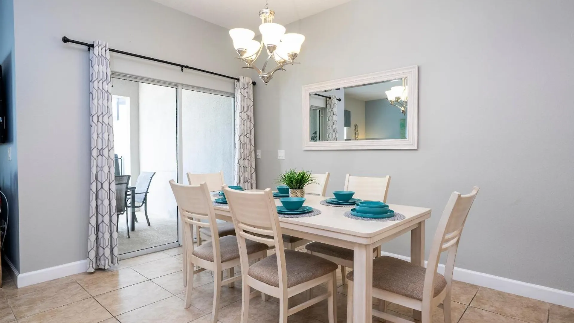 Storey 43 Private Pool Minutes From