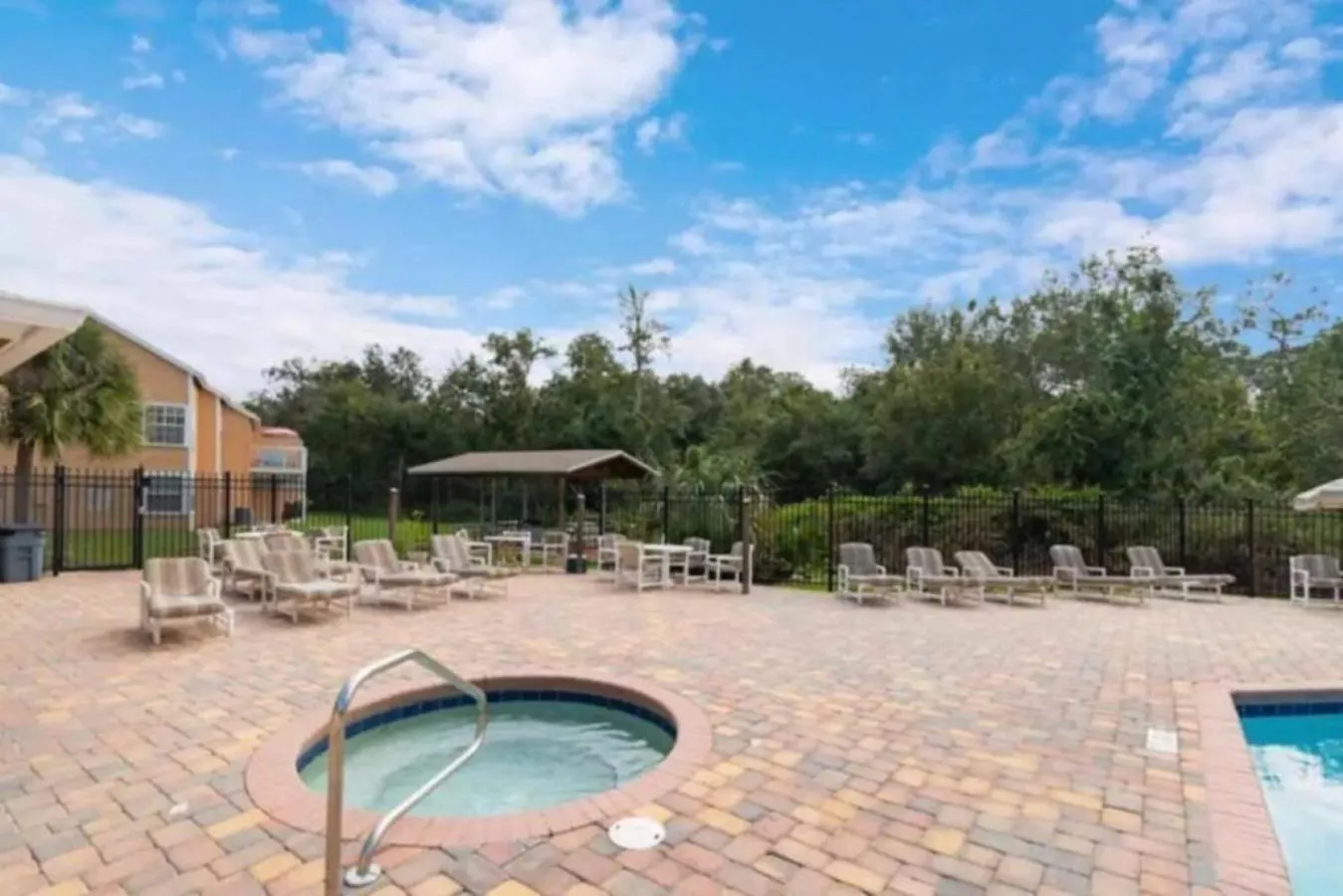 Sw40 - 3 Bedroom Tropical Oasis Near Attractions