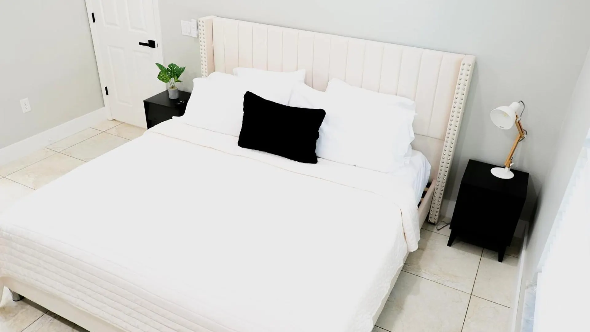 Luxury With Pool & 6 Beds Near 펜션 키시미