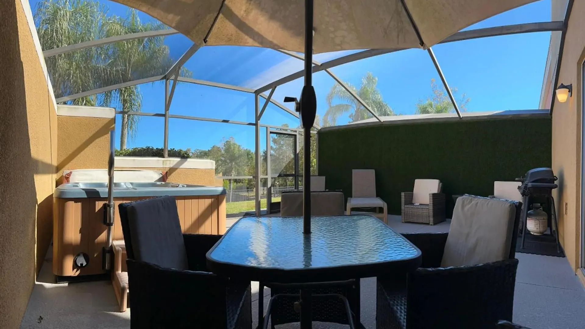 2br Townhouse Near Apartment *
