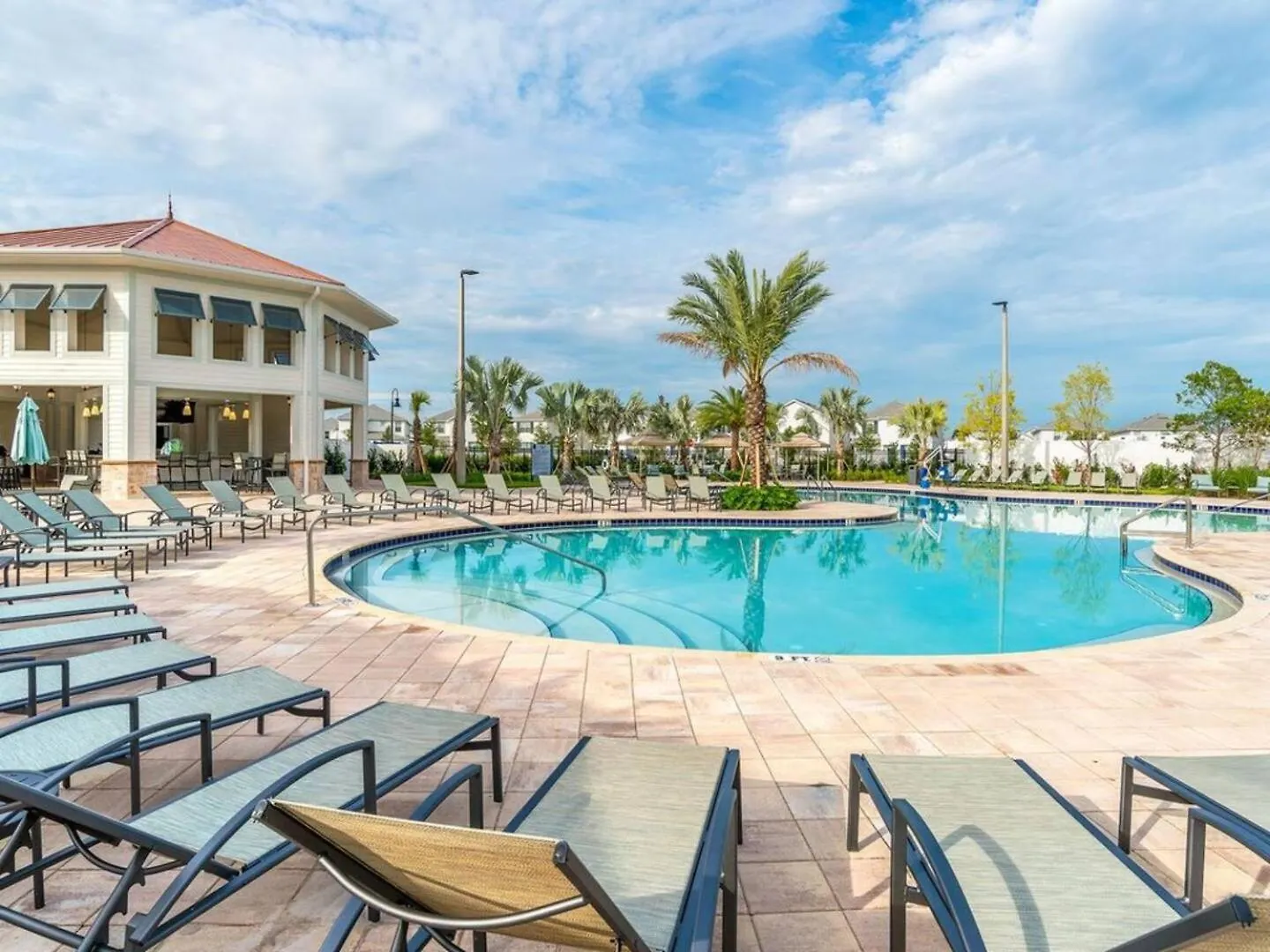 Our Stylish 2 Bedroom 6 Minutes To World