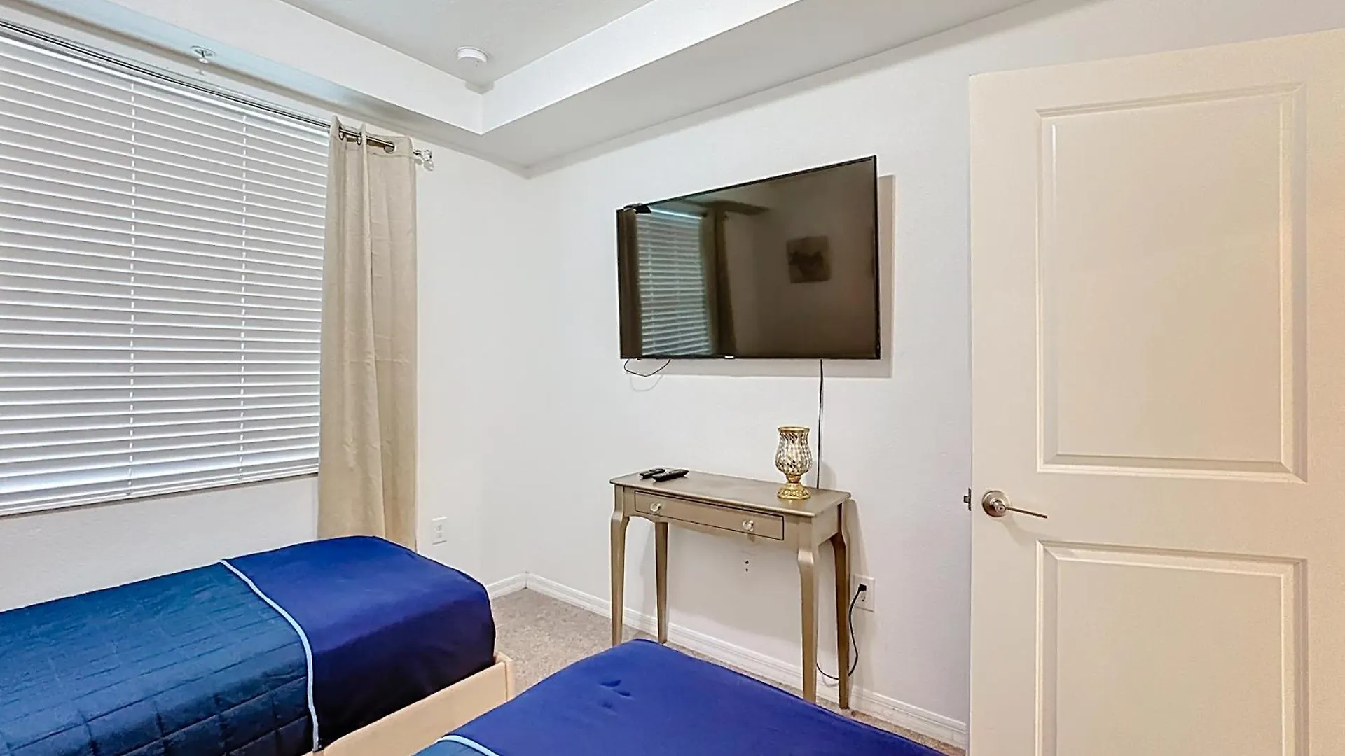 Apartment 2 Bedroom Near