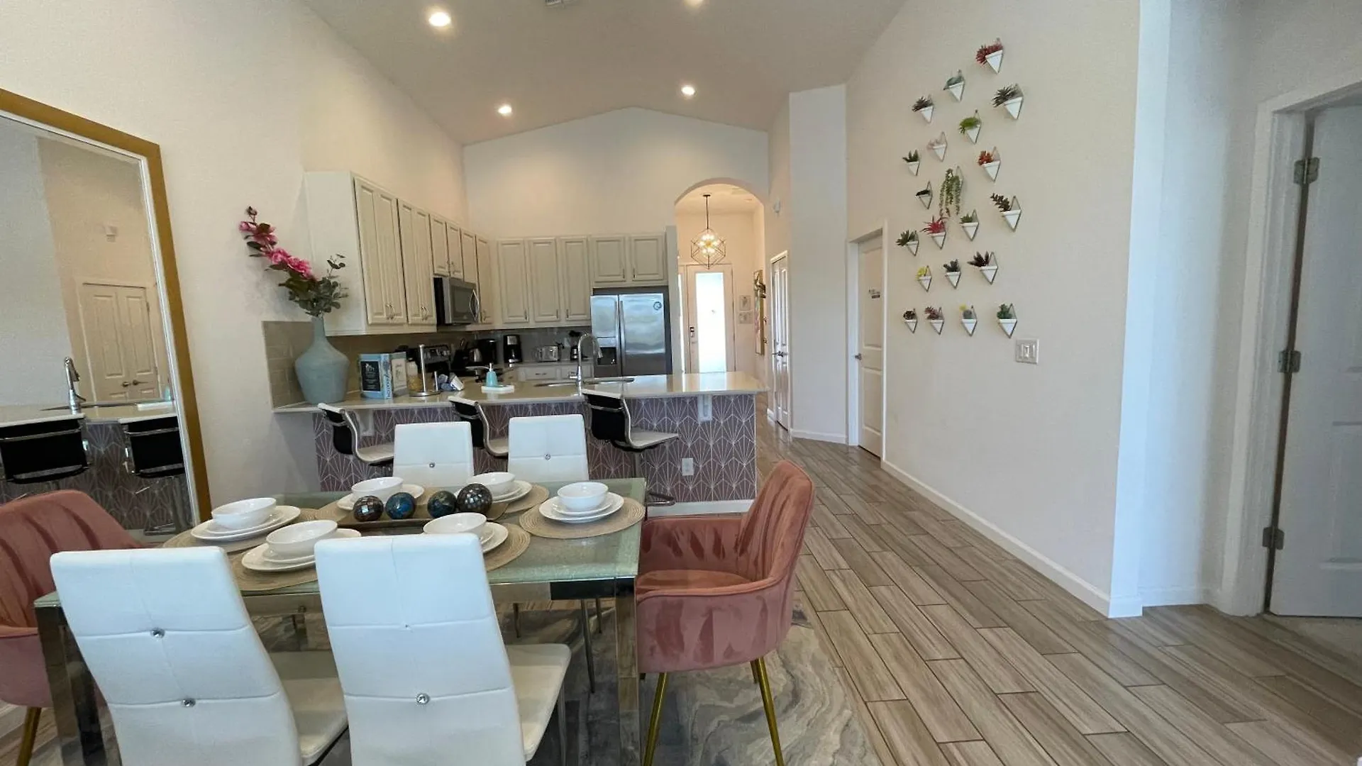 Villa #372-welcome To Lightwater Villa, Your Modern Vacation Home! South-facing Pool & Overlooking Kissimmee