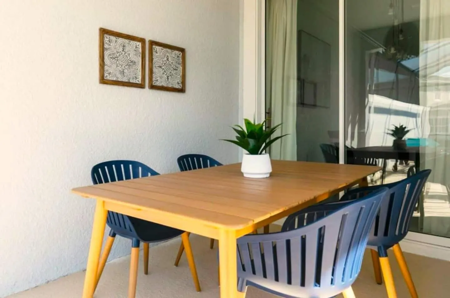 Nyaraló Your 4-bedroom Getaway, Only 9 Miles From *