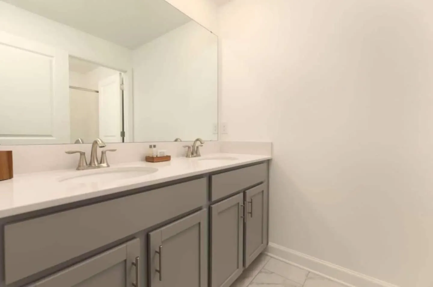 Your 4-bedroom Getaway, Only 9 Miles From