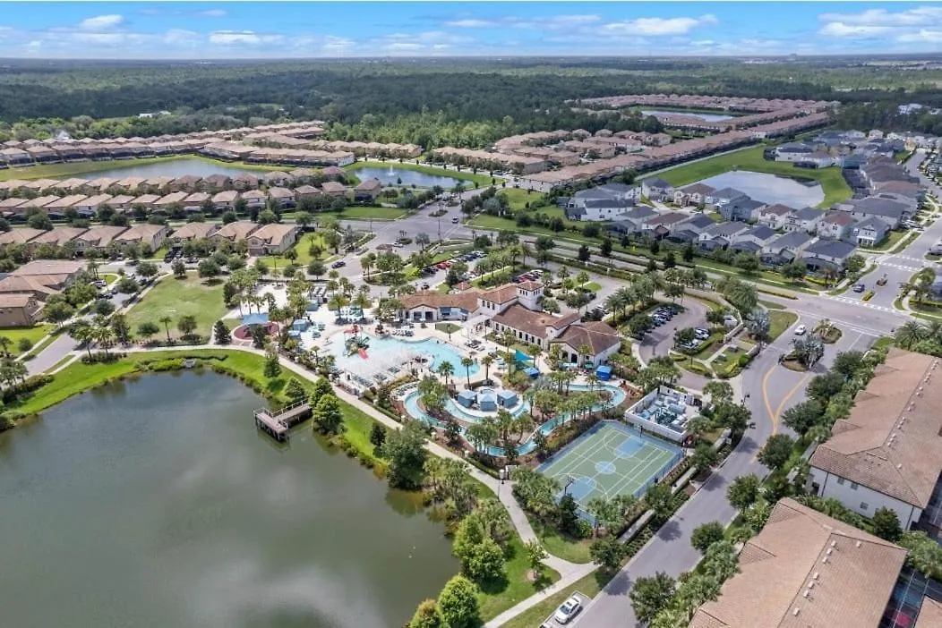 Windsor At Westside: 9br Near W/ Pool & Game Tatil Evi