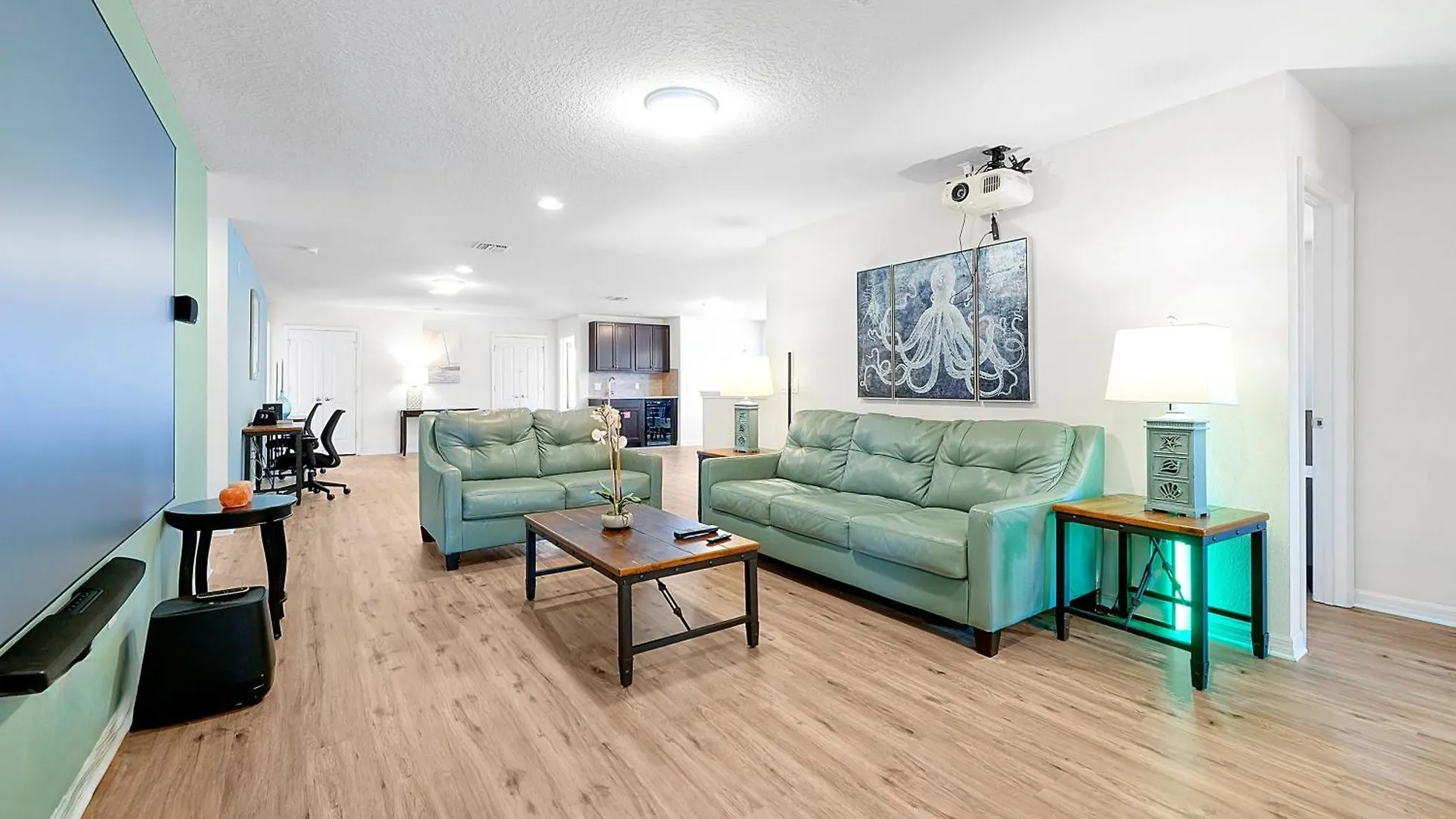 Windsor At Westside: 9br Near W/ Pool & Game
