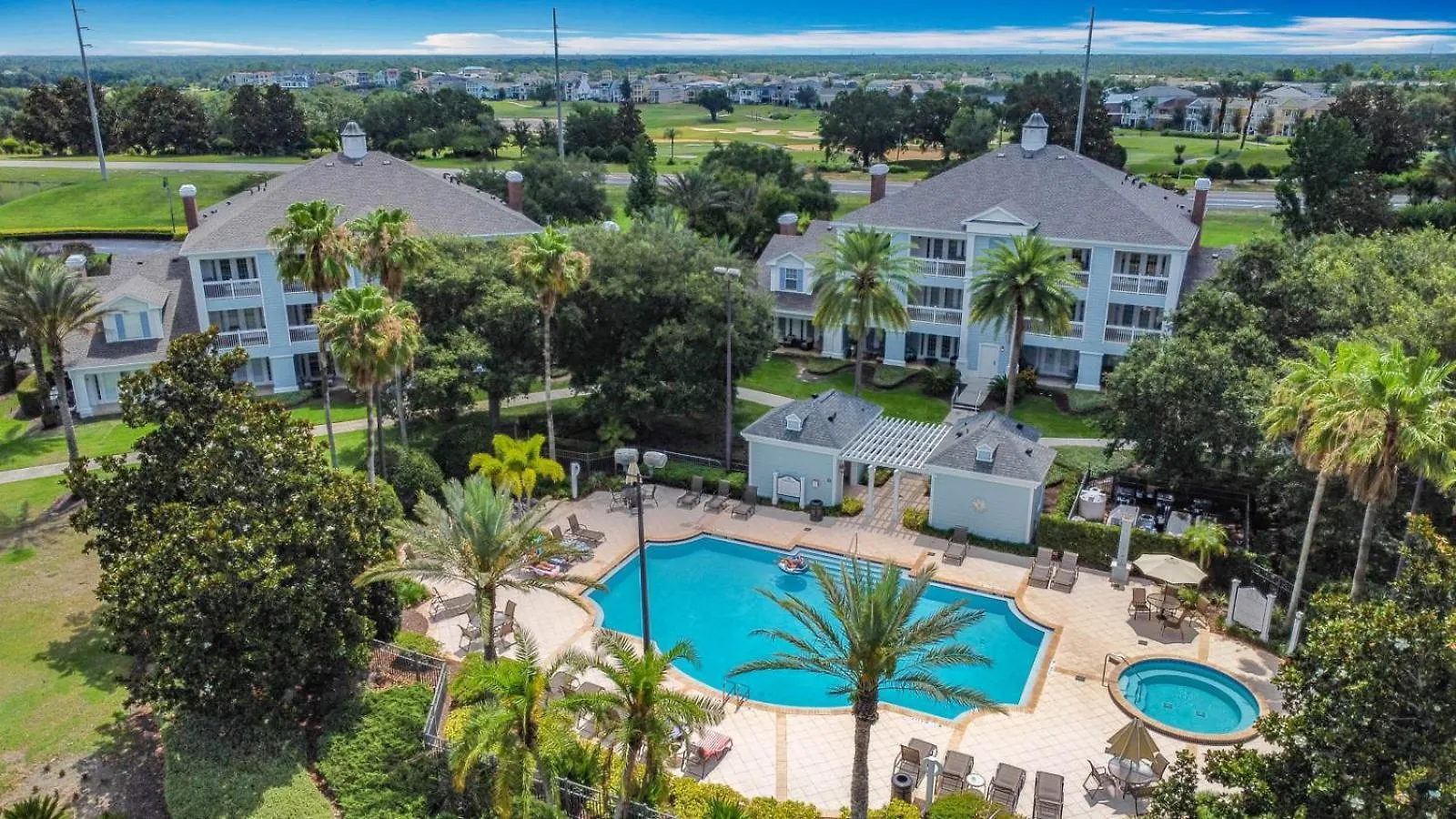 3-br With Dreamy Balcony Views, Walk To Pool Kissimmee