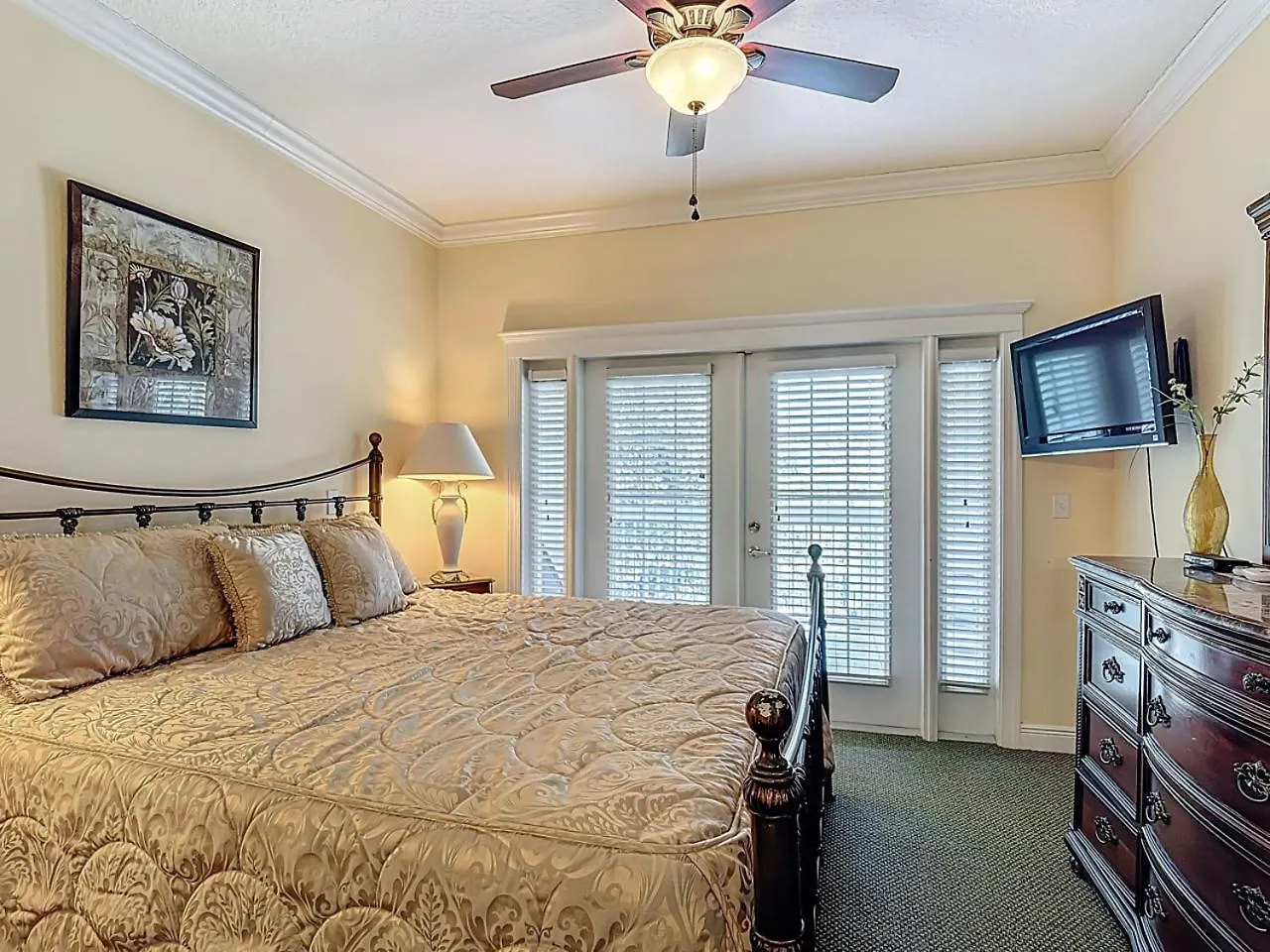 3-br With Dreamy Balcony Views, Walk To Pool