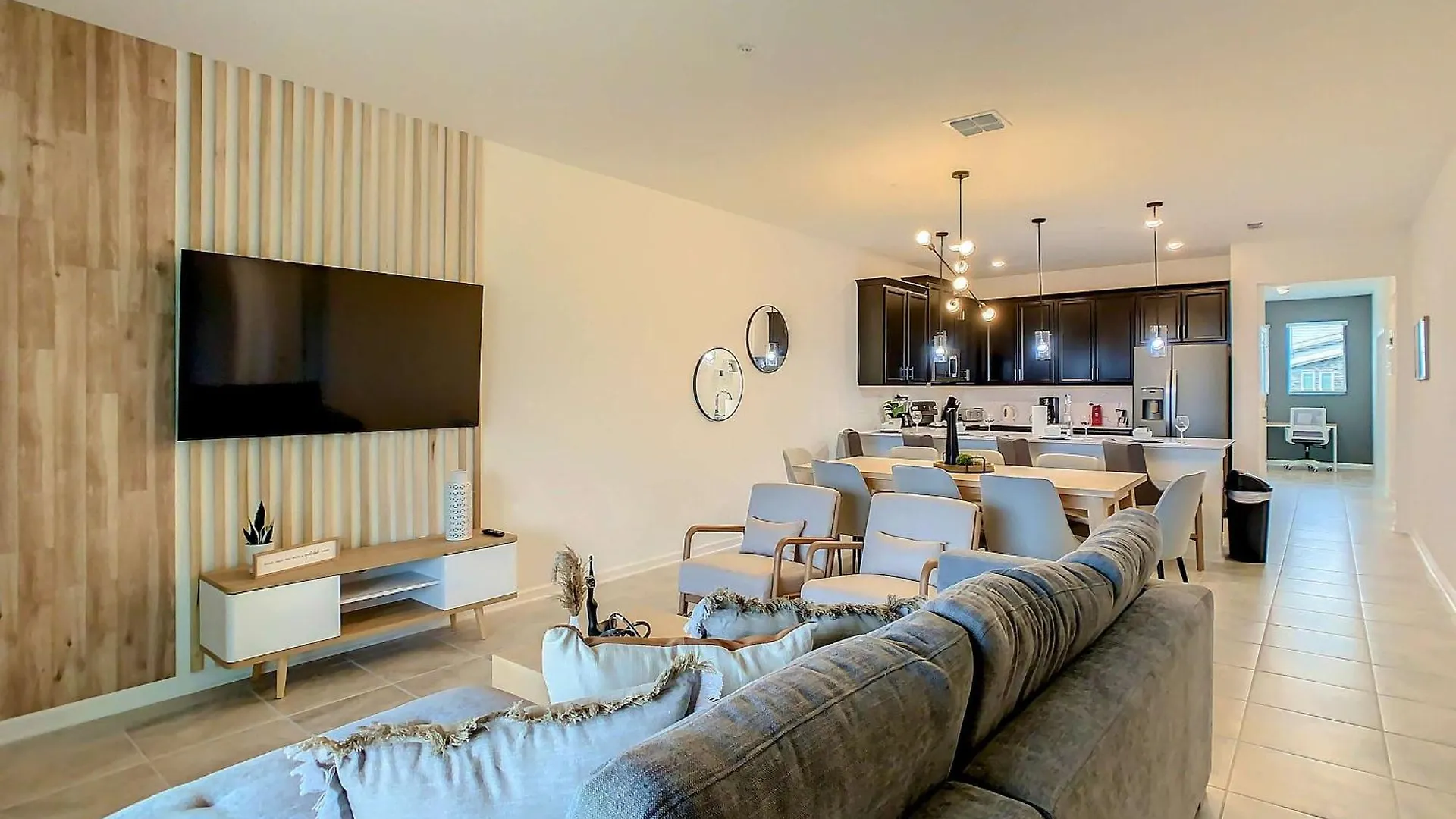 度假居 Splendid Thematic 3br With Garage & Waterpark 基西米