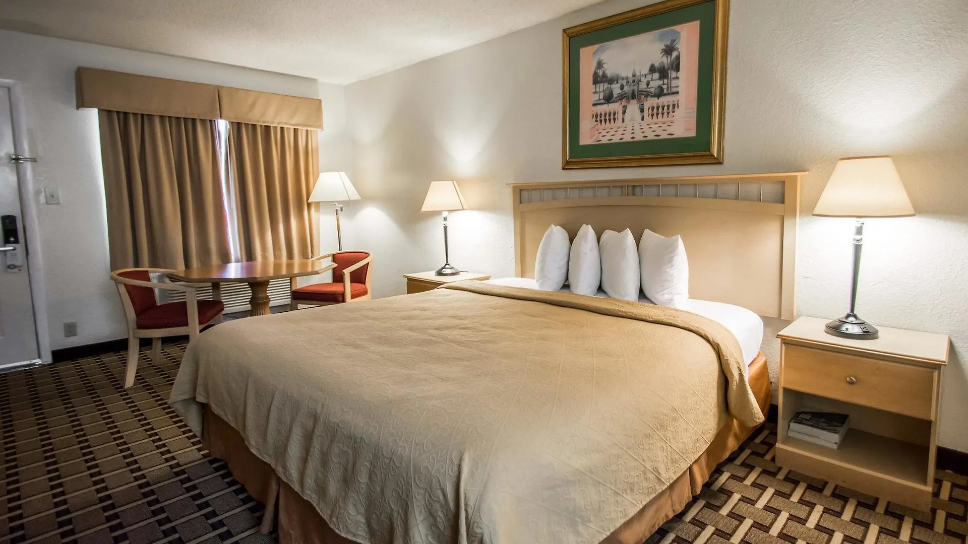 Quality & Eastgate Hotel 2*