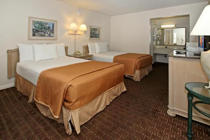 Super 8 By Wyndham Kissimmee/maingate/orlando Area Hotel Celebration