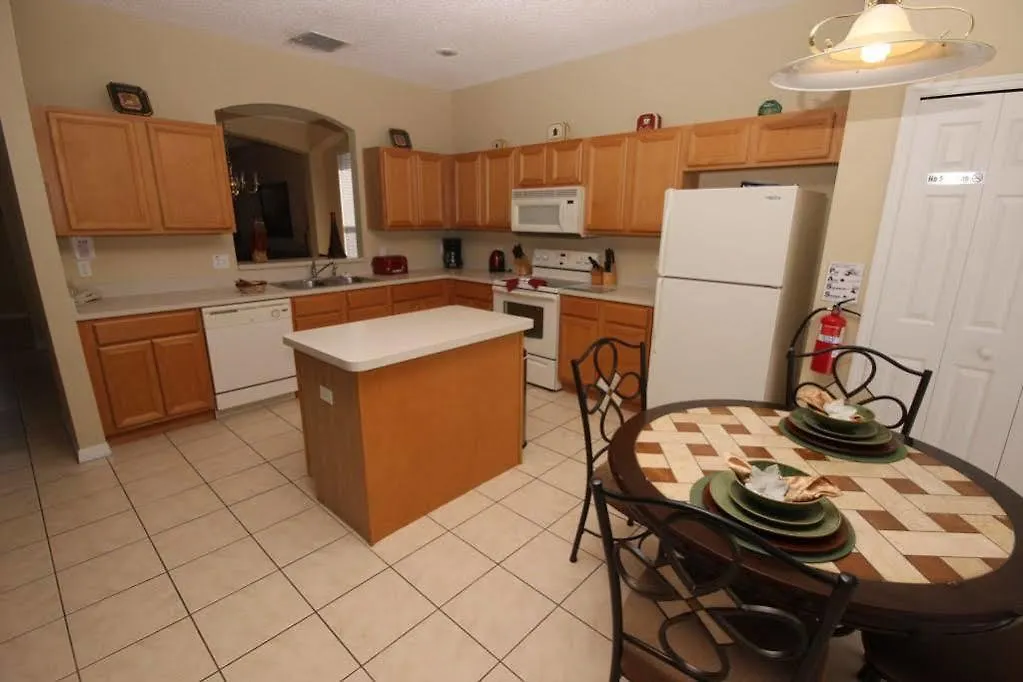 Seasons - 6 Bedroom Private Pool Home, West Facing, Game קיסימי